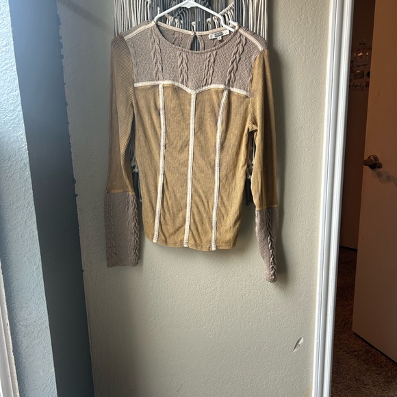 Gimmicks by BKE Tan and Brown Long Sleeve Top - Picture 6 of 8